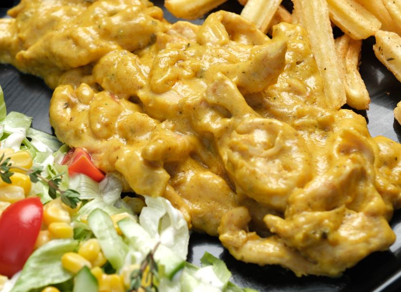 Bol soslu çıtır tavuk ve patates kızartması